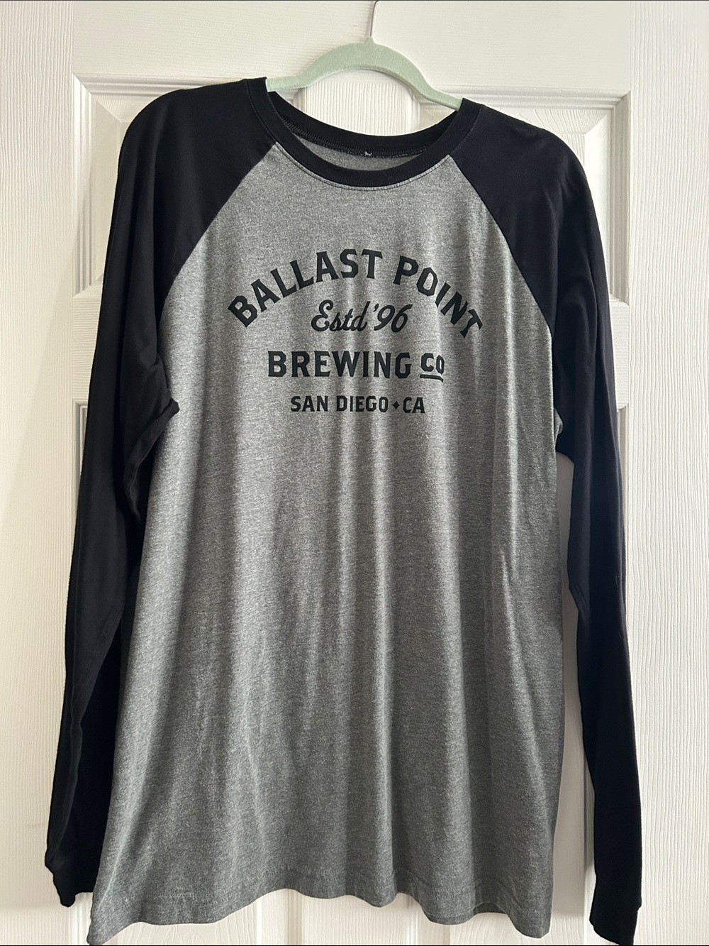 Ballast Point Men's Long-Sleeve Raglan Shirt - Gray/Black